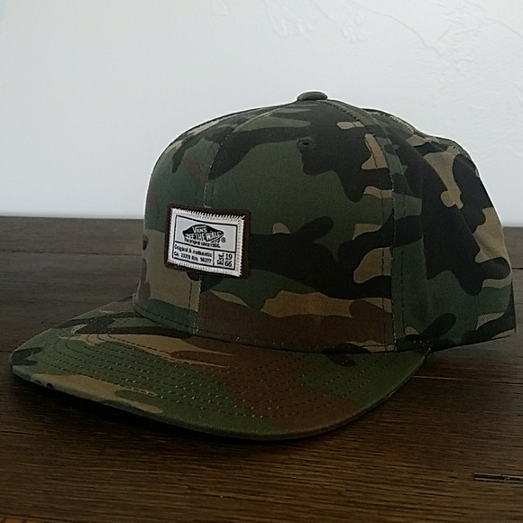 Vans Other - VANS camo snapback